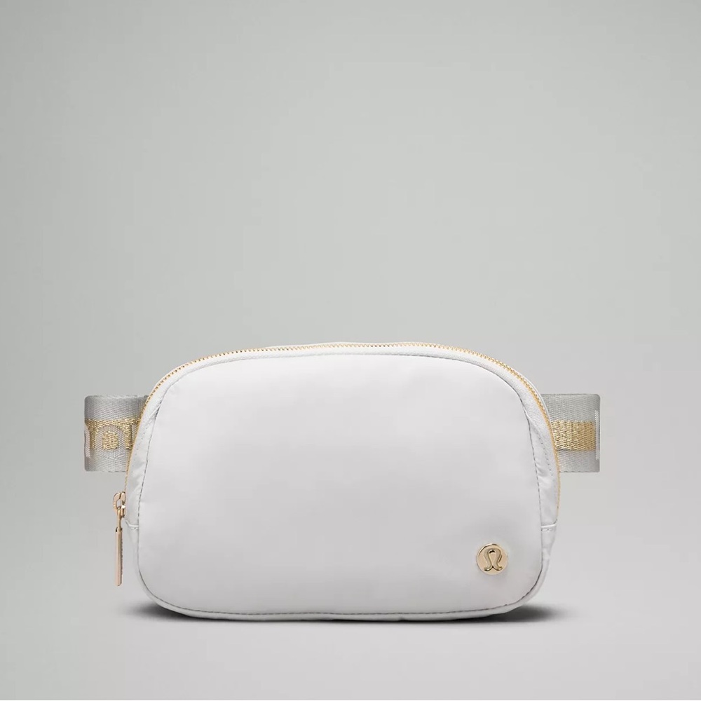 Lululemon Everywhere Belt Bag VPOR/GOLD/WHT 1L